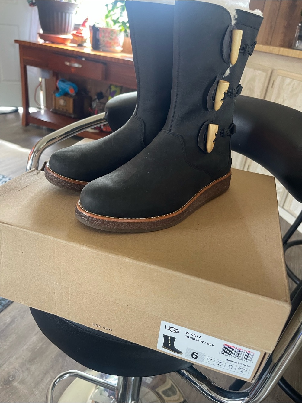 | Ugg Kaya Toggle Boots Nib Black Shoes size 6 or 37